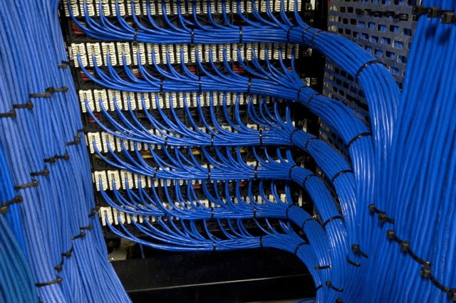 Clean, Organized data cabling by Techsonduty